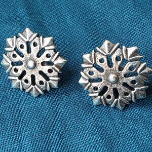Delicate 925 sterling silver snowflake stud earrings by AIC